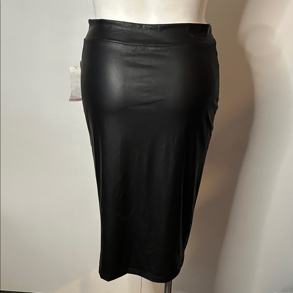 Fashion To Figure Black Pencil Skirt - Picture 3 of 4